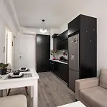 Amber's Cozy Place アパート ティラナ